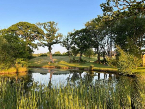 Wild swimming, log burner & fishing lake